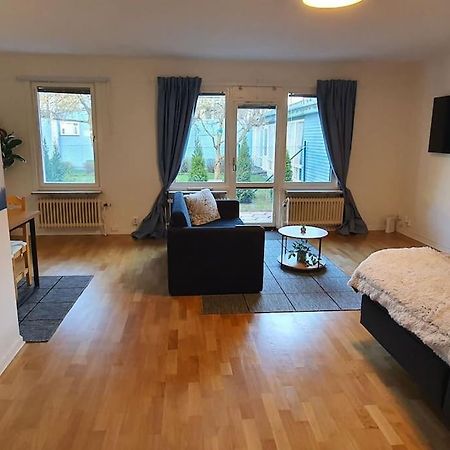 Apartment With Garden Near Metro! Stockholm Eksteriør bilde