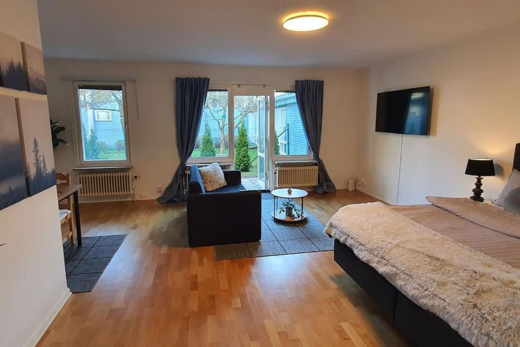 Apartment With Garden Near Metro! Stockholm Eksteriør bilde