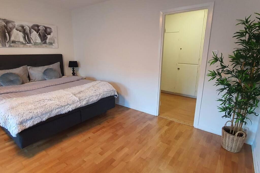 Apartment With Garden Near Metro! Stockholm Eksteriør bilde
