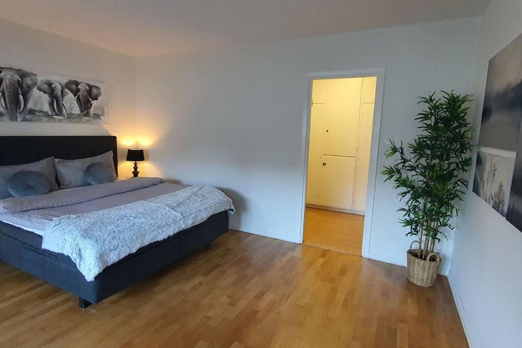 Apartment With Garden Near Metro! Stockholm Eksteriør bilde